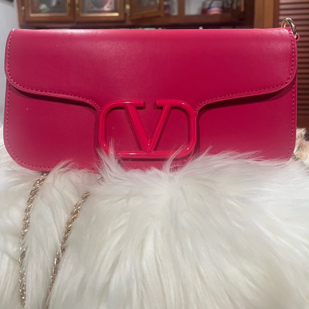 Valentino Garavani Pink VLogo Chain Shoulder Clutch - Picture 2 of 9